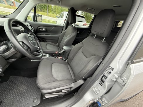 Used 2018 Jeep Renegade Altitude image 21
