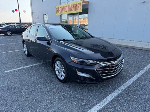 Used 2023 Chevrolet Malibu LT image 2