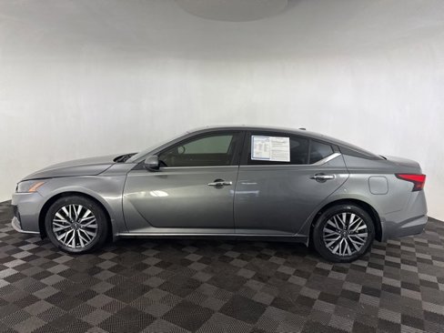 Used 2023 Nissan Altima 2.5 SV w/ SV Premium Package image 5