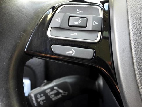 Used 2016 Volkswagen Touareg Sport image 64