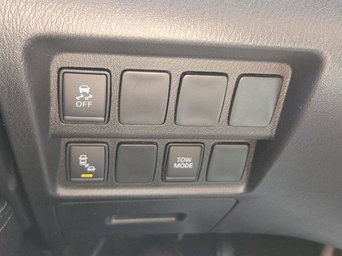 Used 2019 Nissan Pathfinder SV image 10
