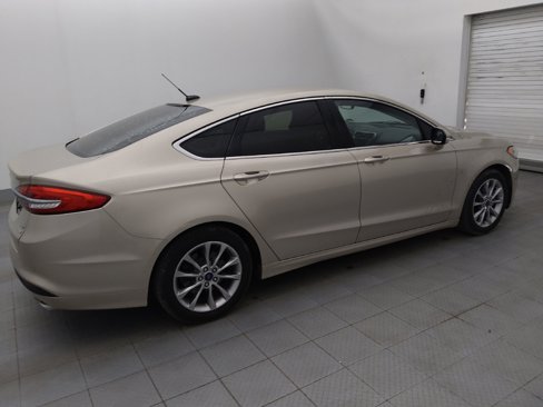 Used 2017 Ford Fusion SE w/ Fusion SE Technology Package image 10