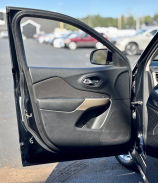 Used 2018 Jeep Cherokee Latitude image 21