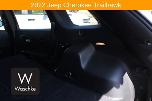 Used 2022 Jeep Cherokee Trailhawk w/ Comfort/Convenience Group image 20