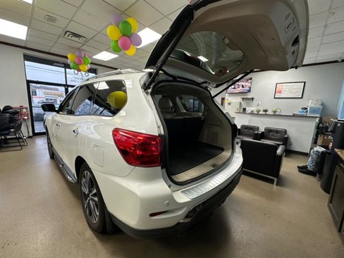 Used 2018 Nissan Pathfinder Platinum image 12