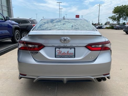 Used 2024 Toyota Camry SE image 3