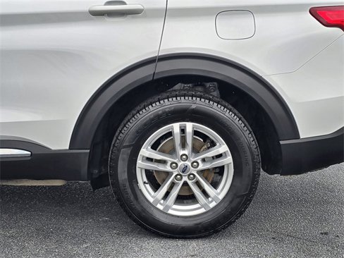 Used 2020 Ford Explorer XLT w/ Equipment Group 202A image 12