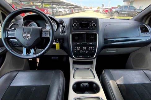 Used 2017 Dodge Grand Caravan SXT image 13