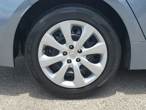 Used 2022 Toyota Corolla LE image 5