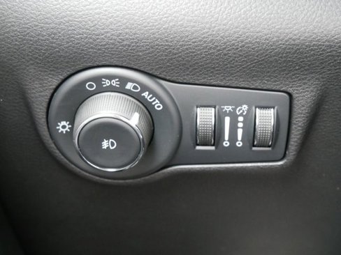Certified 2022 Jeep Compass Limited image 23