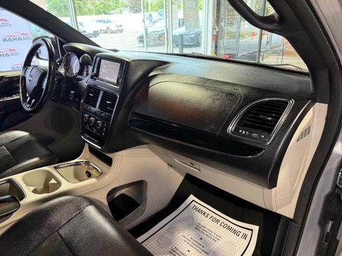 Used 2017 Dodge Grand Caravan SXT image 28