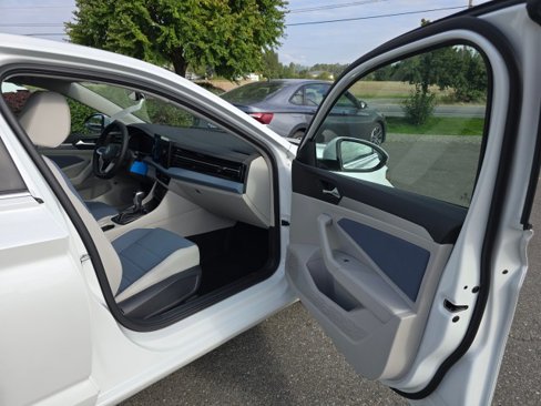 New 2025 Volkswagen Jetta SE image 10