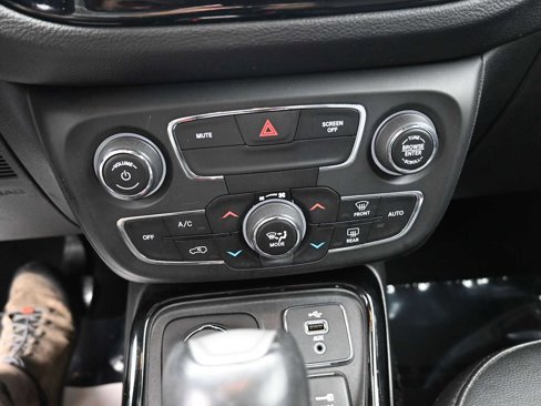 Used 2018 Jeep Compass Limited w/ Navigation Group image 9