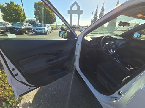 Used 2018 Nissan Kicks S image 21