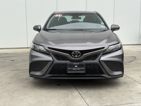Used 2022 Toyota Camry SE image 3