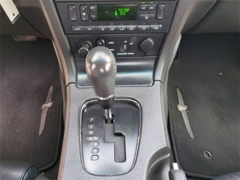 Used 2002 Ford Thunderbird image 17