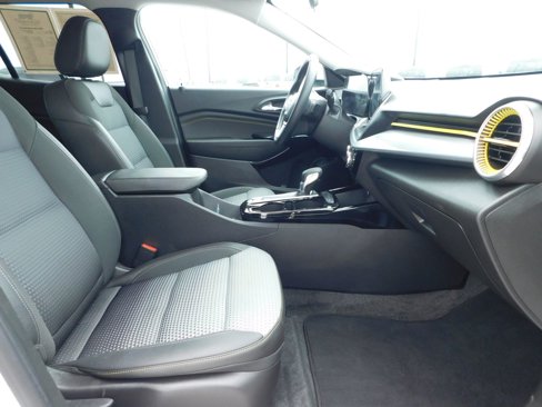Certified 2025 Chevrolet Trax LT w/ Driver Confidence Package image 13