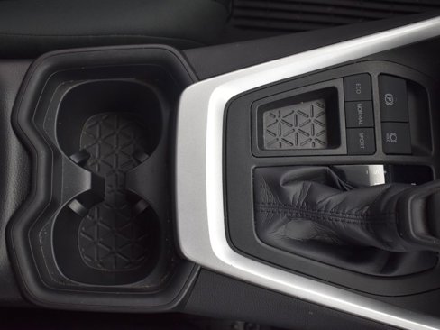 Used 2020 Toyota RAV4 LE image 25