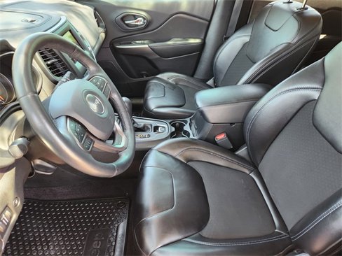 Used 2019 Jeep Cherokee Latitude Plus w/ Comfort/Convenience Group image 13