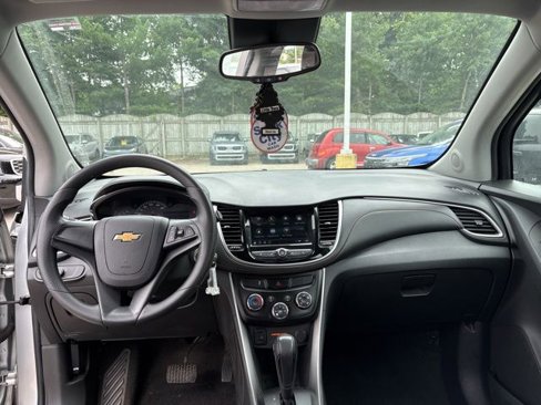 Used 2018 Chevrolet Trax LS image 19