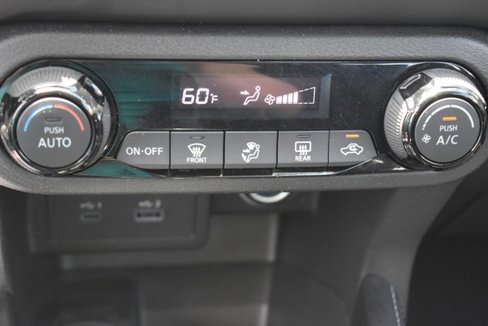 Used 2023 Nissan Kicks SR image 26