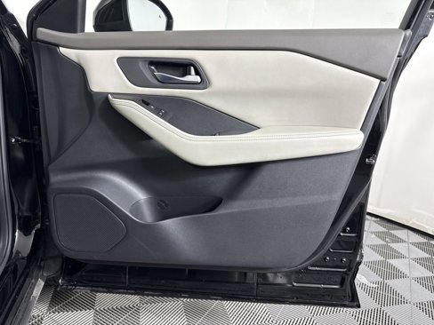 Used 2024 Nissan Rogue SV image 12