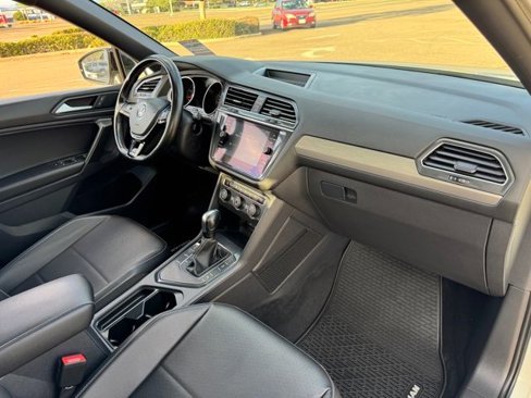 Used 2021 Volkswagen Tiguan SE R-Line image 22