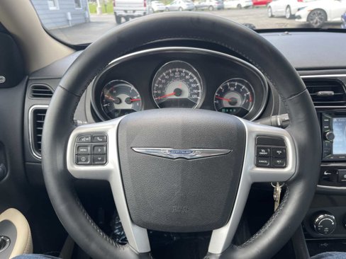Used 2013 Chrysler 200 Limited image 19