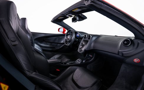 Used 2018 McLaren 570S Spider image 22