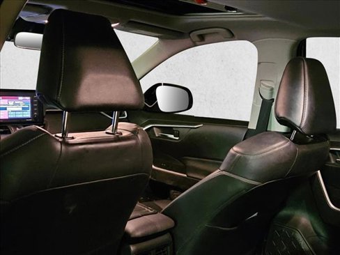 Used 2020 Toyota RAV4 XLE Premium image 19