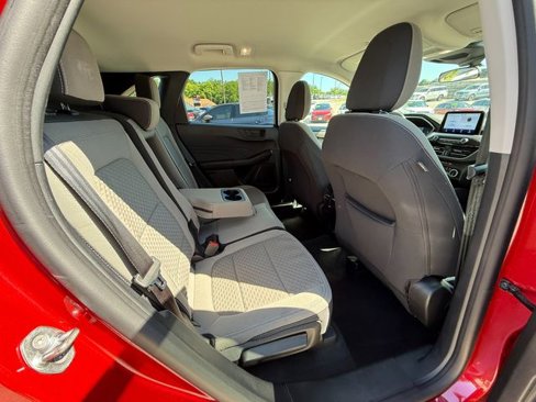 Used 2022 Ford Escape SE w/ SE Sport Appearance Package image 10