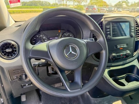 Used 2022 Mercedes-Benz Metris image 12