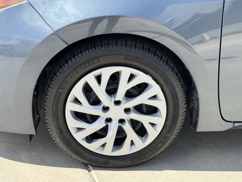 Used 2019 Toyota Corolla LE image 9