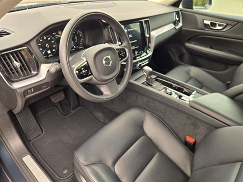 Used 2020 Volvo S60 T5 Momentum image 10