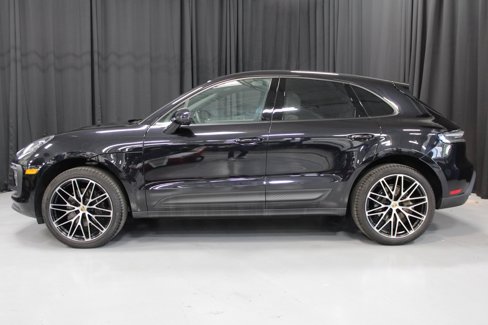 Certified 2025 Porsche Macan image 2