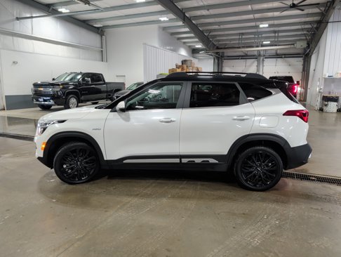 Used 2022 Kia Seltos Nightfall Edition image 5