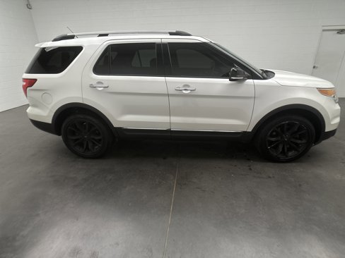 Used 2015 Ford Explorer XLT w/ Equipment Group 202A image 10