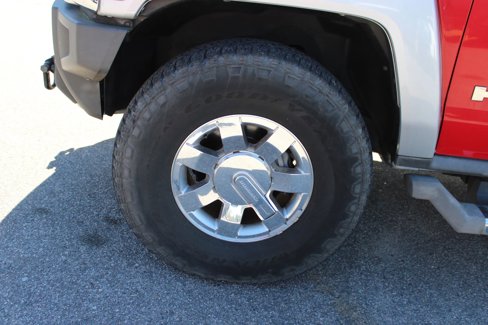 Used 2009 HUMMER H3T Luxury image 26