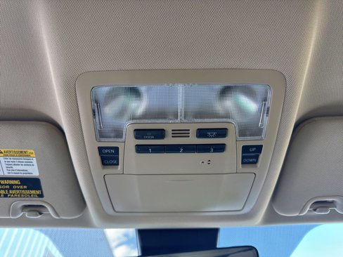 Used 2017 Toyota Highlander XLE image 29