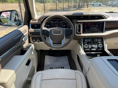 Used 2021 GMC Yukon Denali w/ Denali Premium Package image 15