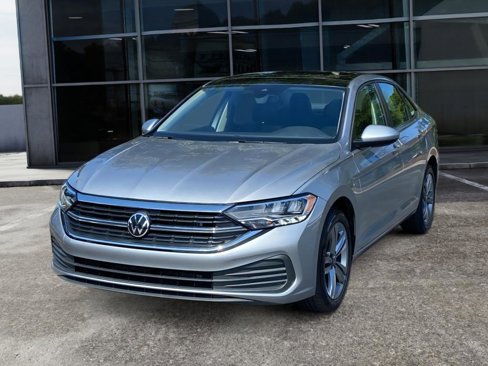 Used 2024 Volkswagen Jetta SE image 3