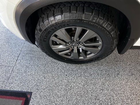 Used 2022 Nissan Pathfinder SV w/ SV Premium Package image 13