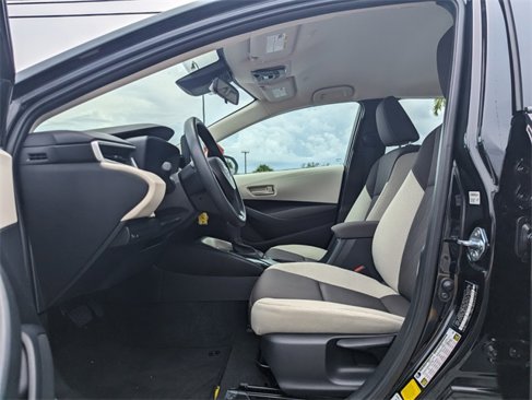 Used 2025 Toyota Corolla LE image 6