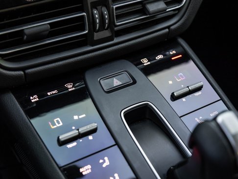 Certified 2022 Porsche Macan image 27