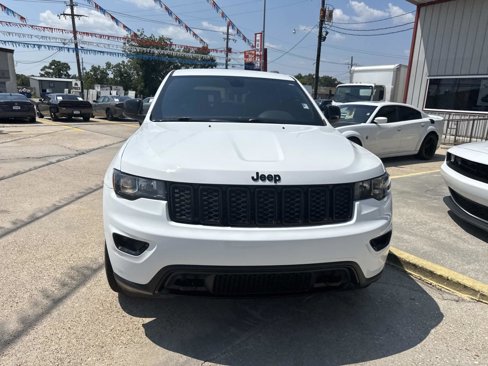 Used 2019 Jeep Grand Cherokee Laredo image 2