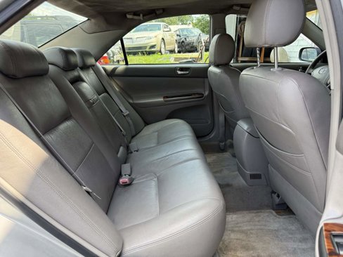 Used 2005 Toyota Camry image 11