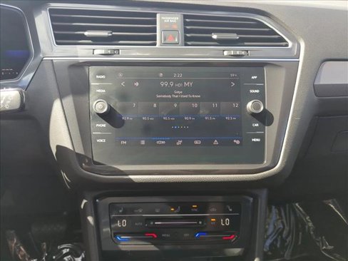 Used 2022 Volkswagen Tiguan SE image 13