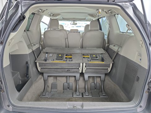Used 2014 Toyota Sienna XLE image 13
