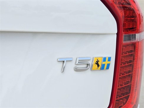 Used 2022 Volvo XC90 T5 Momentum w/ Climate Package image 8