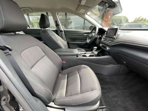 Used 2024 Nissan Altima 2.5 SV image 14